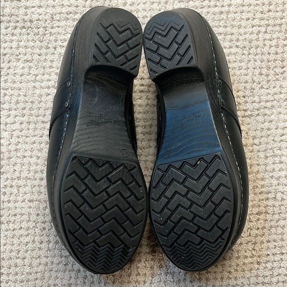 Dansko Professional Black Leather Clogs with Heel Backs - Picture 2 of 9